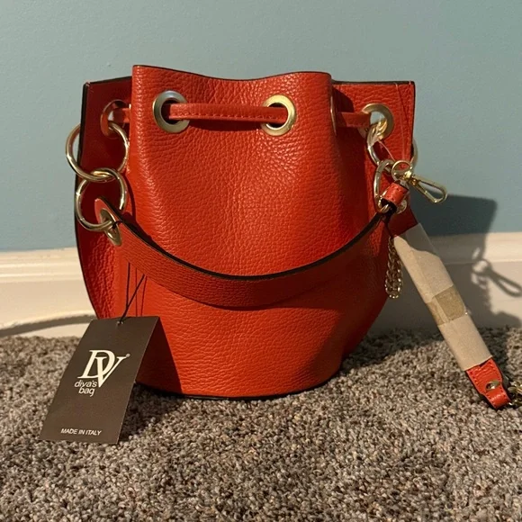 🧡NWT🧡Diva Vibrant Orange Leather Bucket Bag - Picture 2 of 7